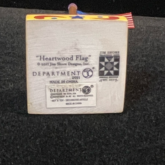 Department 56 Jim Shore Heartwood Village Flag Accessory. Retired 2012 - Picture 6 of 6